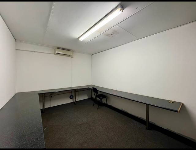 215M² BUSINESS CENTRE FOR SALE IN ALTON